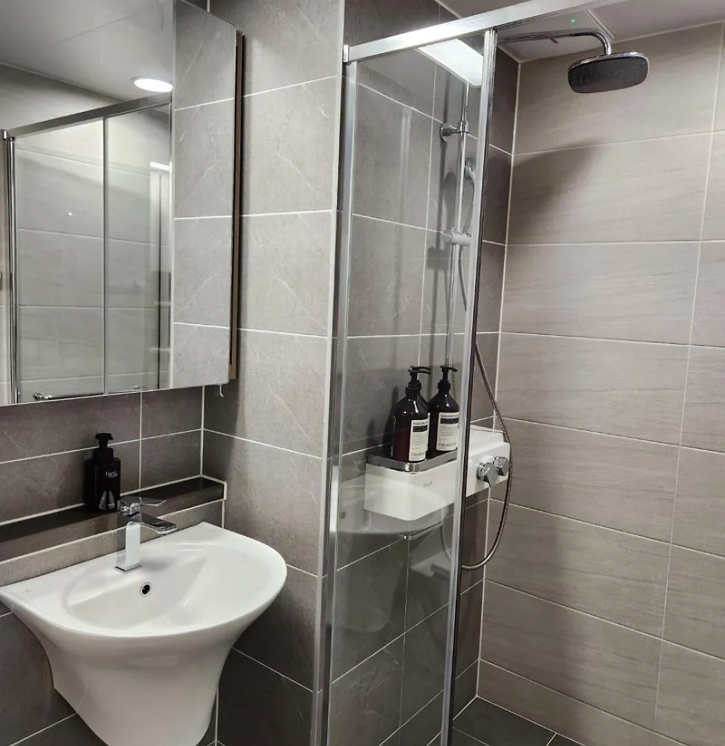 Holiday Apt Gwangan Beach Busan Apartment