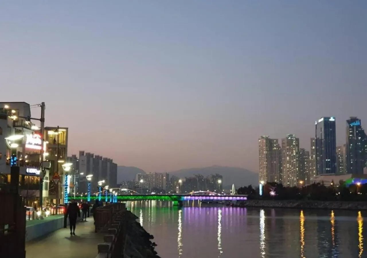 Holiday Apt Gwangan Beach Busan Apartment
